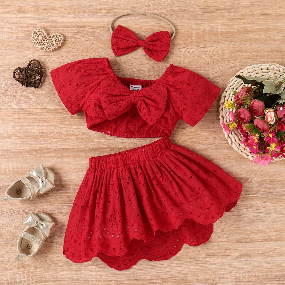 3pcs Baby Girl Solid Eyelet Embroidered Bow Front Short-sleeve Crop Top and High Low Hem Skirt & Headband Set Red big image 1
