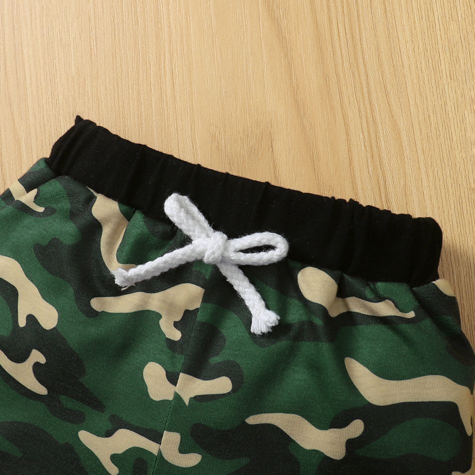 2pcs Baby Boy 95% Cotton Short-sleeve Letter Print Contrast Hooded Tee and Camouflage Shorts Set Black big image 6