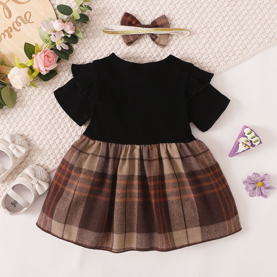 2pcs Baby Girl 95% Cotton Ribbed Ruffle Short-sleeve Splicing Plaid Button Up Dress with Headband Set Black big image 2
