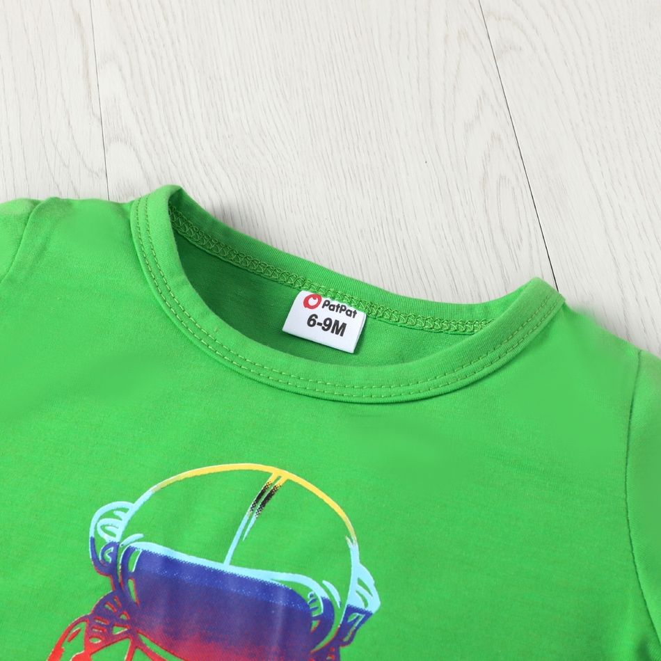 2pcs Baby Boy Short-sleeve Graphic T-shirt and Shorts Set Green big image 3