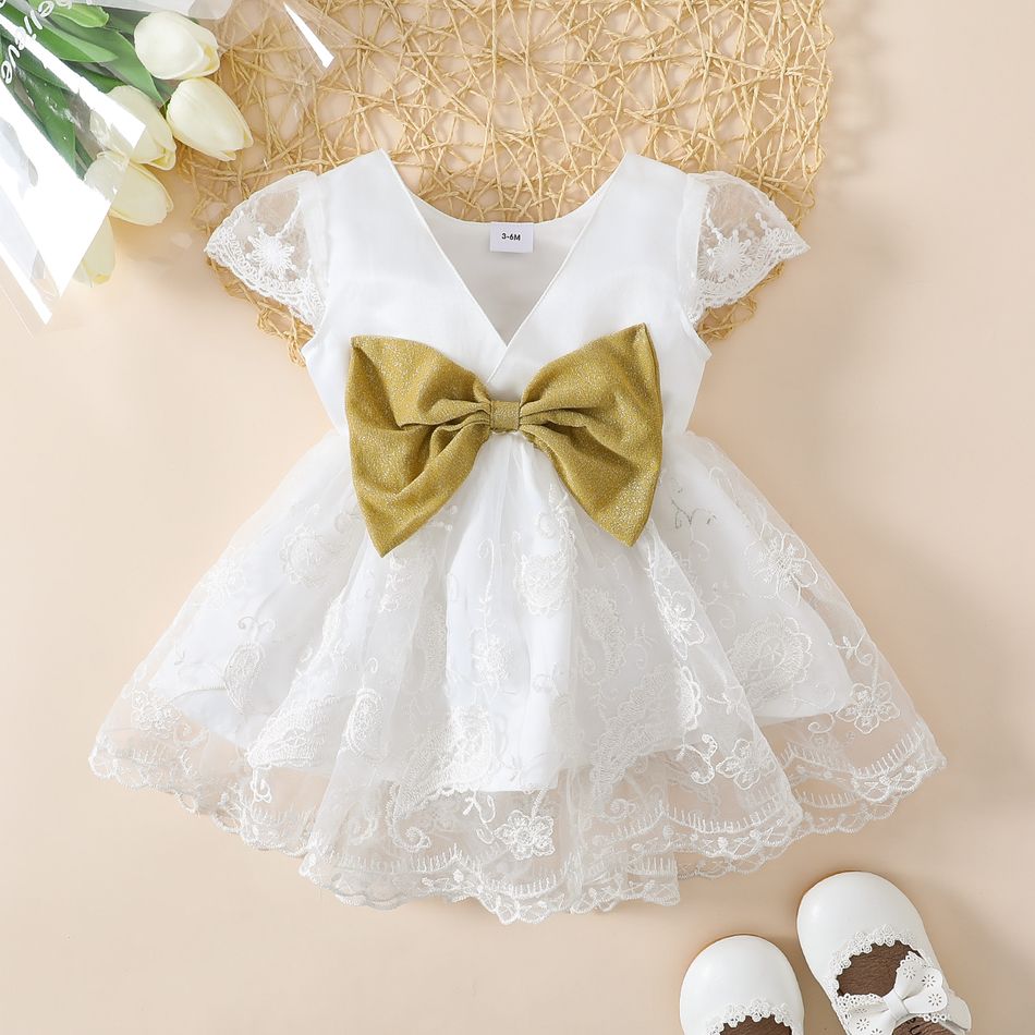 Baby Mädchen Bogen vorne V-Ausschnitt Cap-Hülsen-Spitze-Partykleid weiß