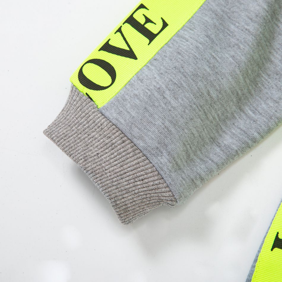 Toddler Girl Letter Print Webbing Design Irregular Hem Belted Dress Light Grey big image 4