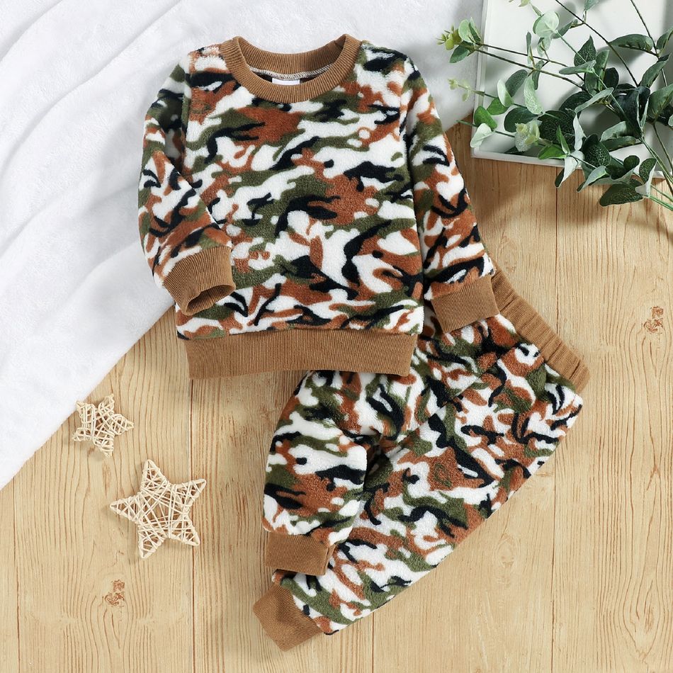 2pcs Baby All Over Camouflage Long-sleeve Flannel Pullover and Trousers Set Multi-color
