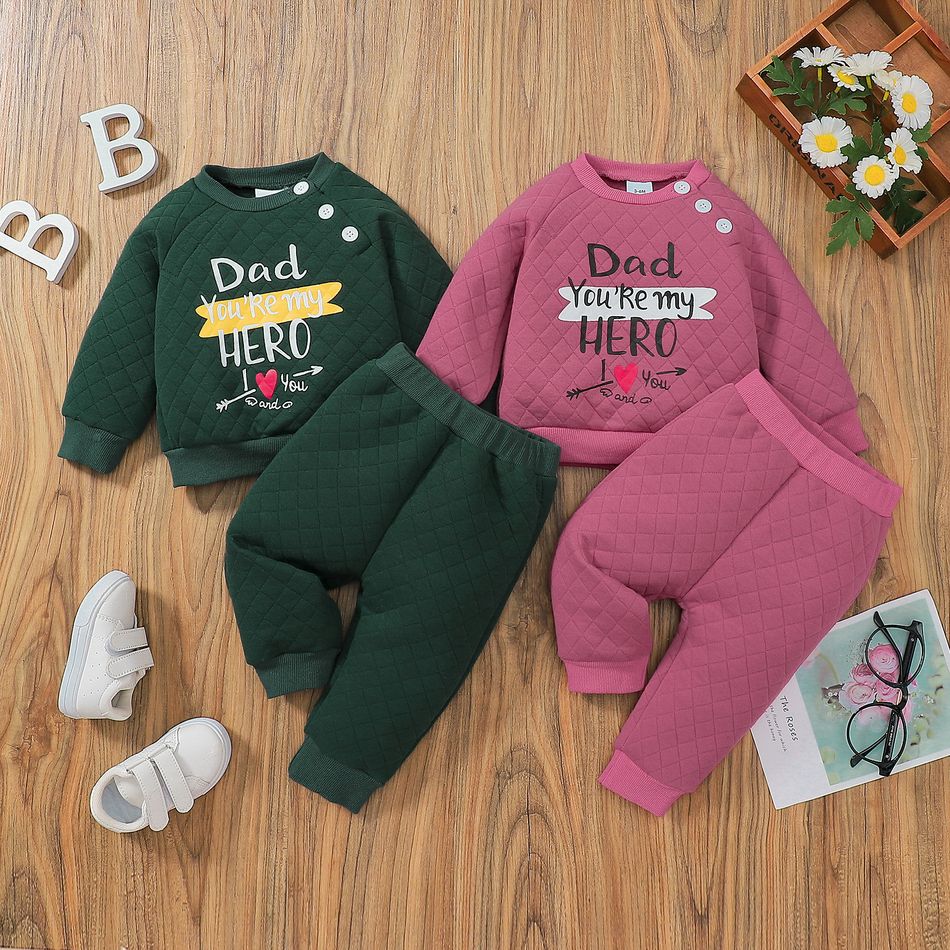 2pcs Baby Boy/Girl Letter Print Long-sleeve Quilted Sweatshirt and Sweatpants Set Green