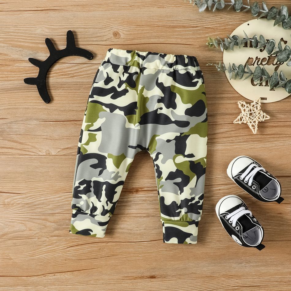 2pcs Baby Boy Camouflage Raglan-sleeve Letter Print Sweatshirt and Sweatpants Set Black big image 6
