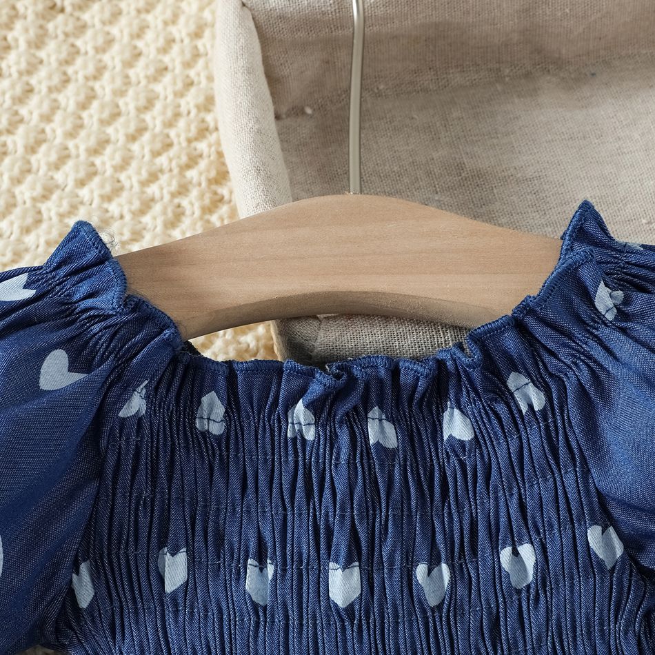 2pcs Baby Girl 95% Cotton Bowknot Decor Pants and Allover Love Heart Print Puff-sleeve Shirred Imitation Denim Top Set Blue big image 5