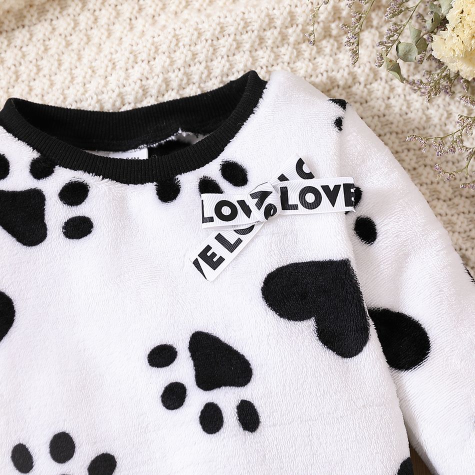 2pcs Toddler Girl Heart Pattern Bowknot Design Fleece Sweatshirt and PU Skirt Set Black/White big image 2