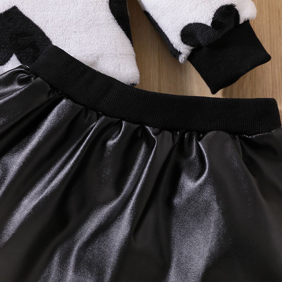 2pcs Toddler Girl Heart Pattern Bowknot Design Fleece Sweatshirt and PU Skirt Set Black/White big image 4
