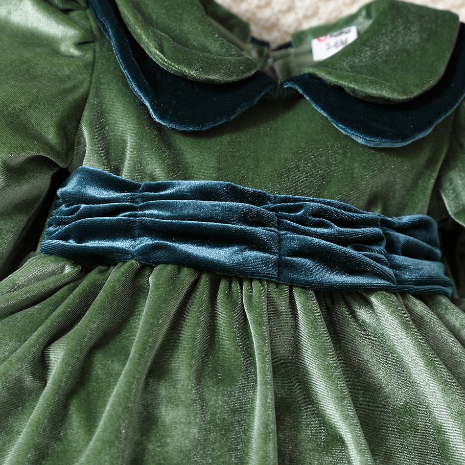 2pcs Baby Girl Contrast Peter Pan Collar Long-sleeve Velvet Party Dress with Headband Set Green big image 5