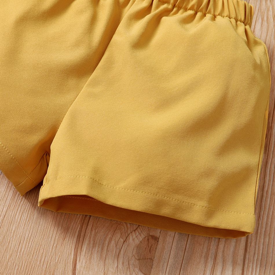 قطعتان من ملابس اطفال بناتي منقطة بفيونكة مخططة ومجموعة شورت متين الأصفر big image 5