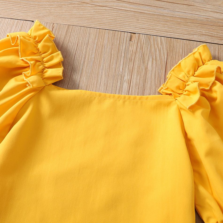2pcs Kid Girl Ruffled Square Neck Short-sleeve Yellow Blouse and Floral Print Irregular Capri Pants Set Yellow big image 2