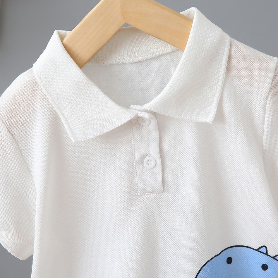 قطعتان من قميص بولو كاجوال للأطفال الصغار بطباعة الديناصورات ومجموعة شورت بتصميم سبايك أبيض big image 3