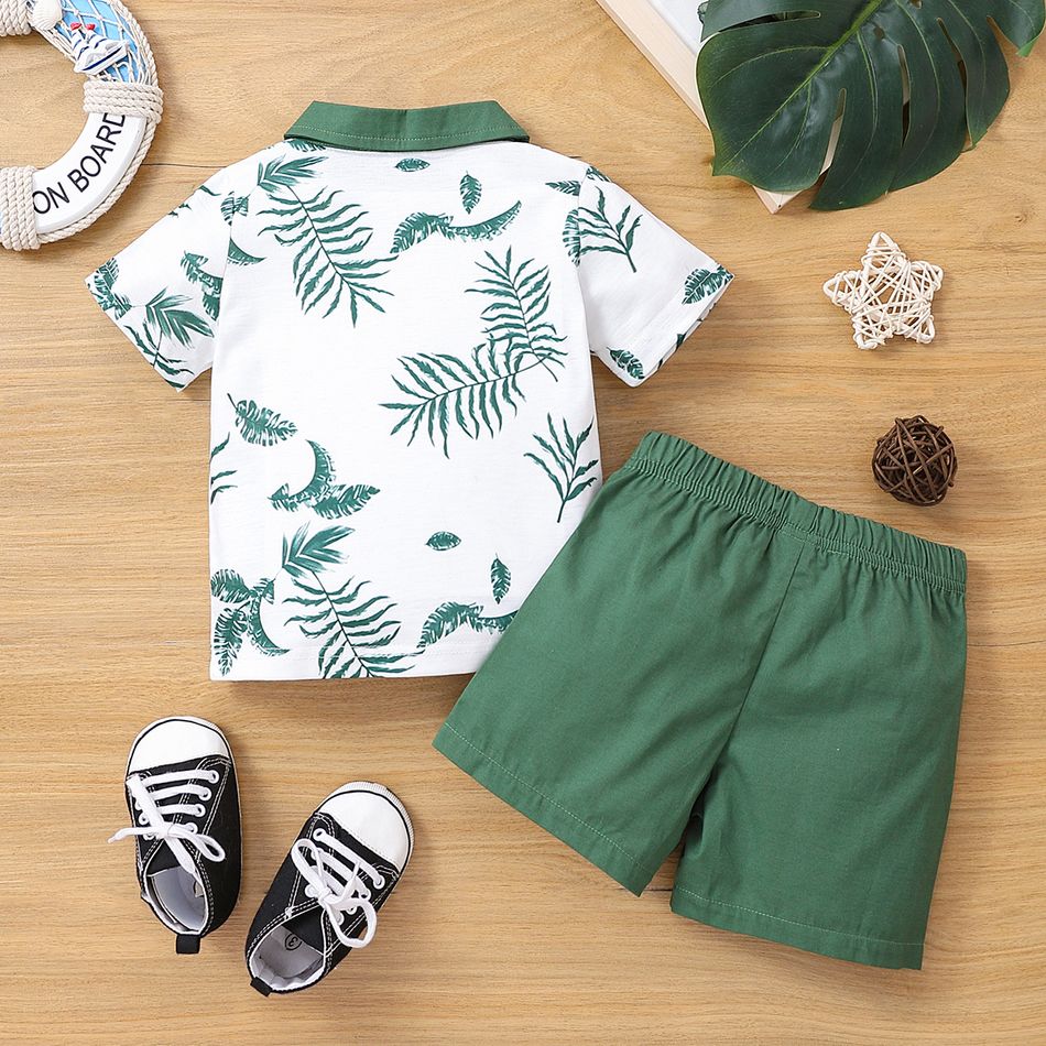 2pcs Baby Boy All Over Plant Print Short-sleeve Contrast Collar Polo Shirt and Solid Shorts Set Green big image 4