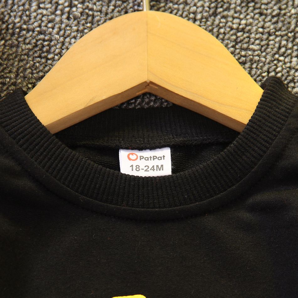 2pcs Toddler Boy Trendy Denim Jeans and Faux-two Dinosaur Print Sweatshirt Set Black big image 4