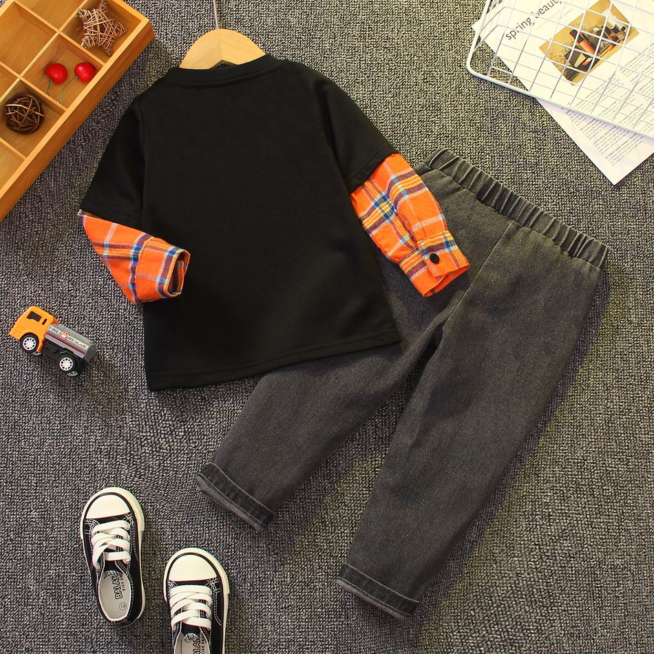 2pcs Toddler Boy Trendy Denim Jeans and Faux-two Dinosaur Print Sweatshirt Set Black big image 3