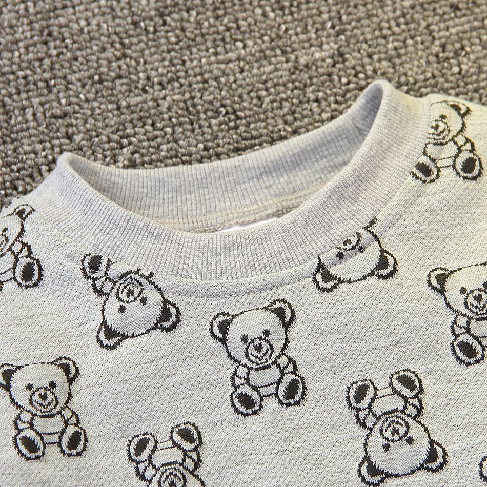 2pcs Toddler Boy Trendy Denim Jeans and Bear Print Sweatshirt Set Grey big image 2