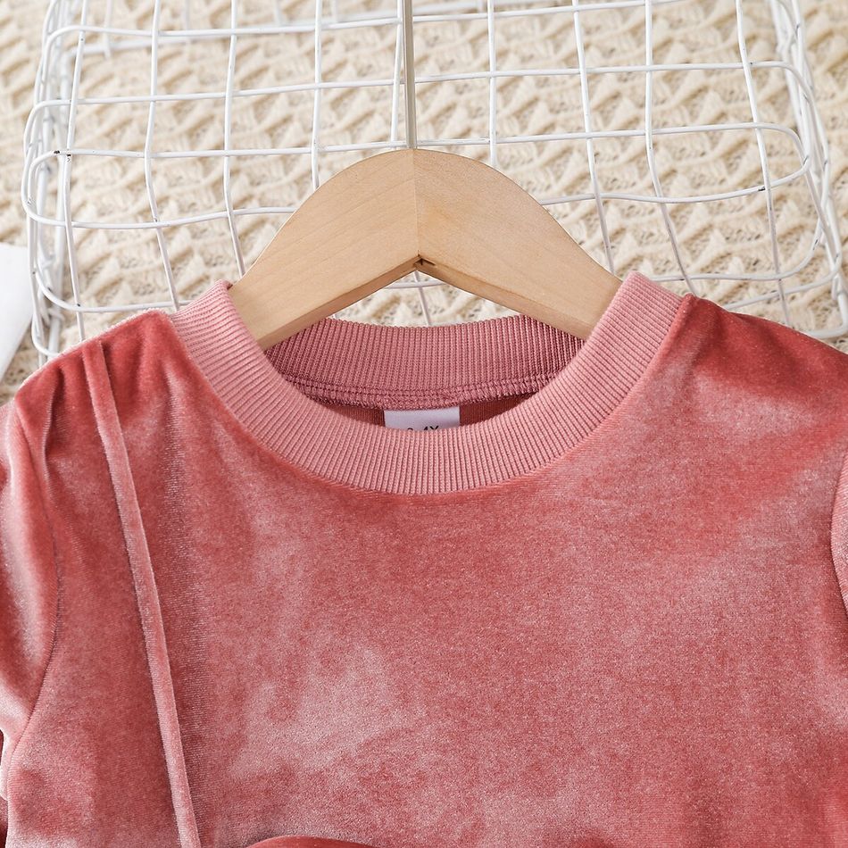 2pcs Toddler Girl Sweet Bowknot Design Flannel Fleece Sweatshirt and Skirt Set Pink big image 4