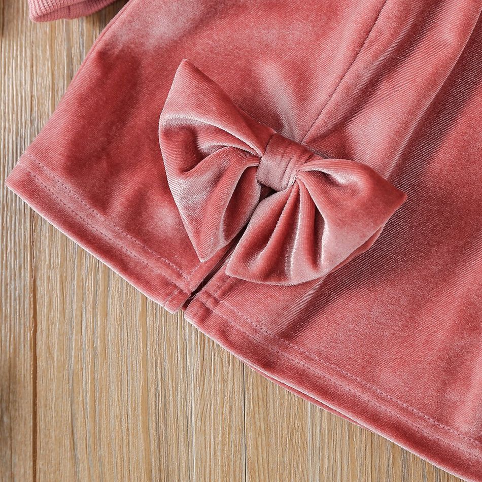 2pcs Toddler Girl Sweet Bowknot Design Flannel Fleece Sweatshirt and Skirt Set Pink big image 5