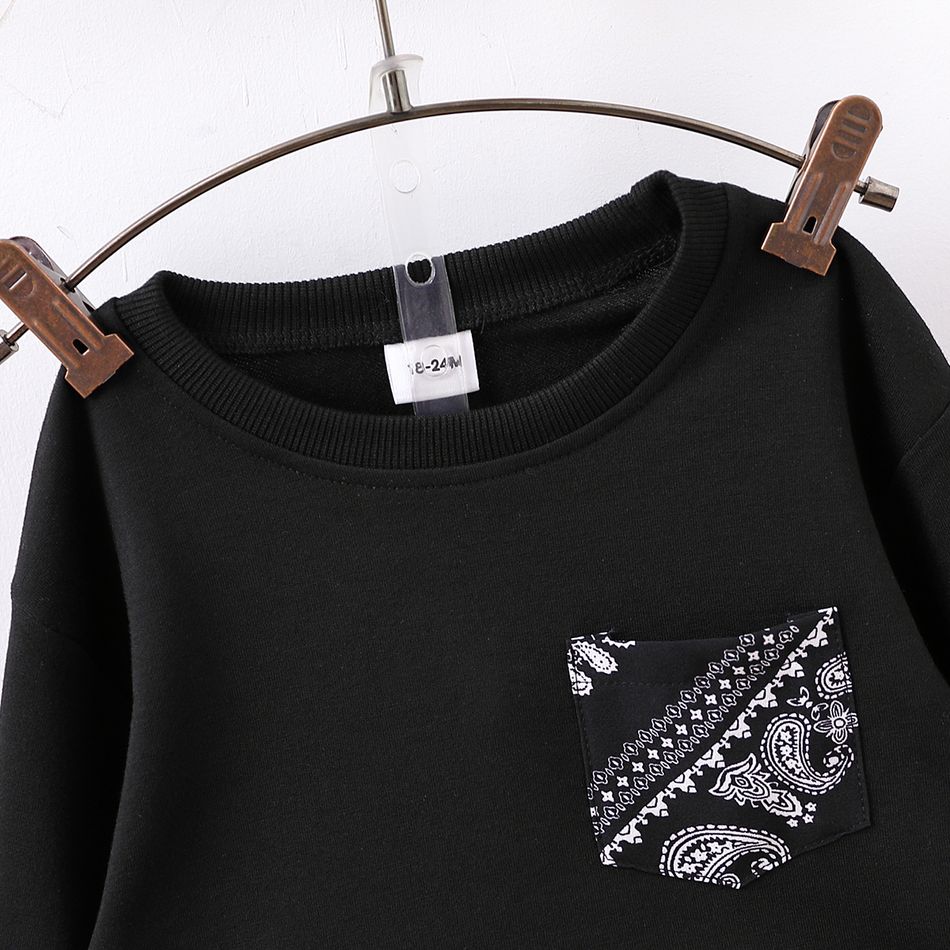 2pcs Toddler Boy Trendy Pocket Design Sweatshirt and Allover Print Pants Set Black big image 3