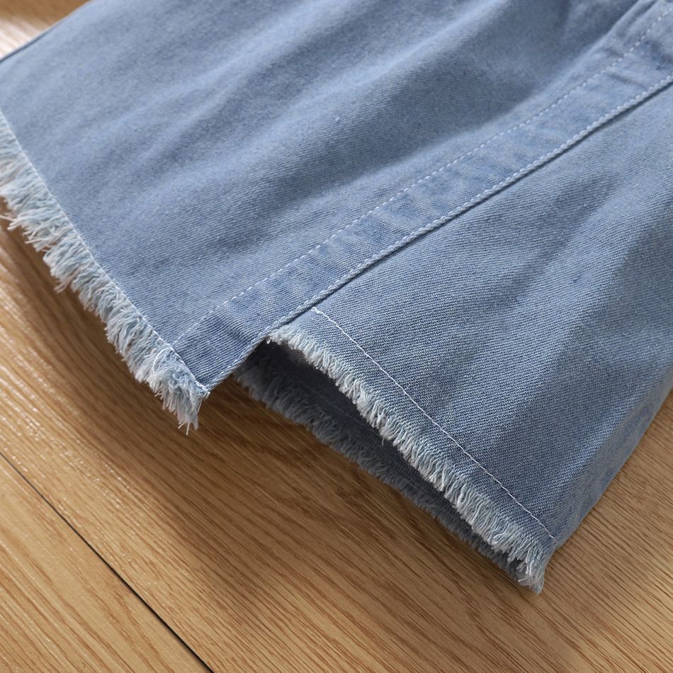 2pcs Baby Girl Button Front Denim Cami Top and Irregular Frayed Raw Trim Skirt Set Light Blue