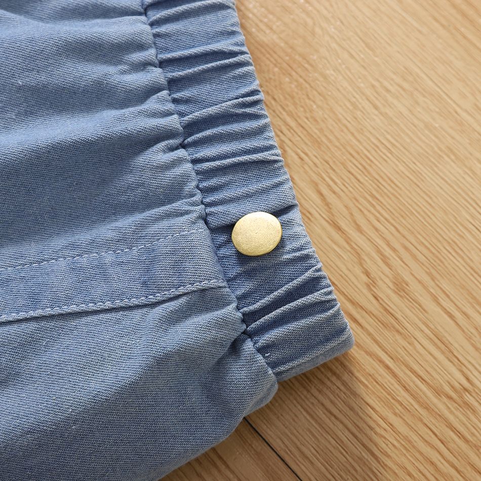 2pcs Baby Girl Button Front Denim Cami Top and Irregular Frayed Raw Trim Skirt Set Light Blue big image 6
