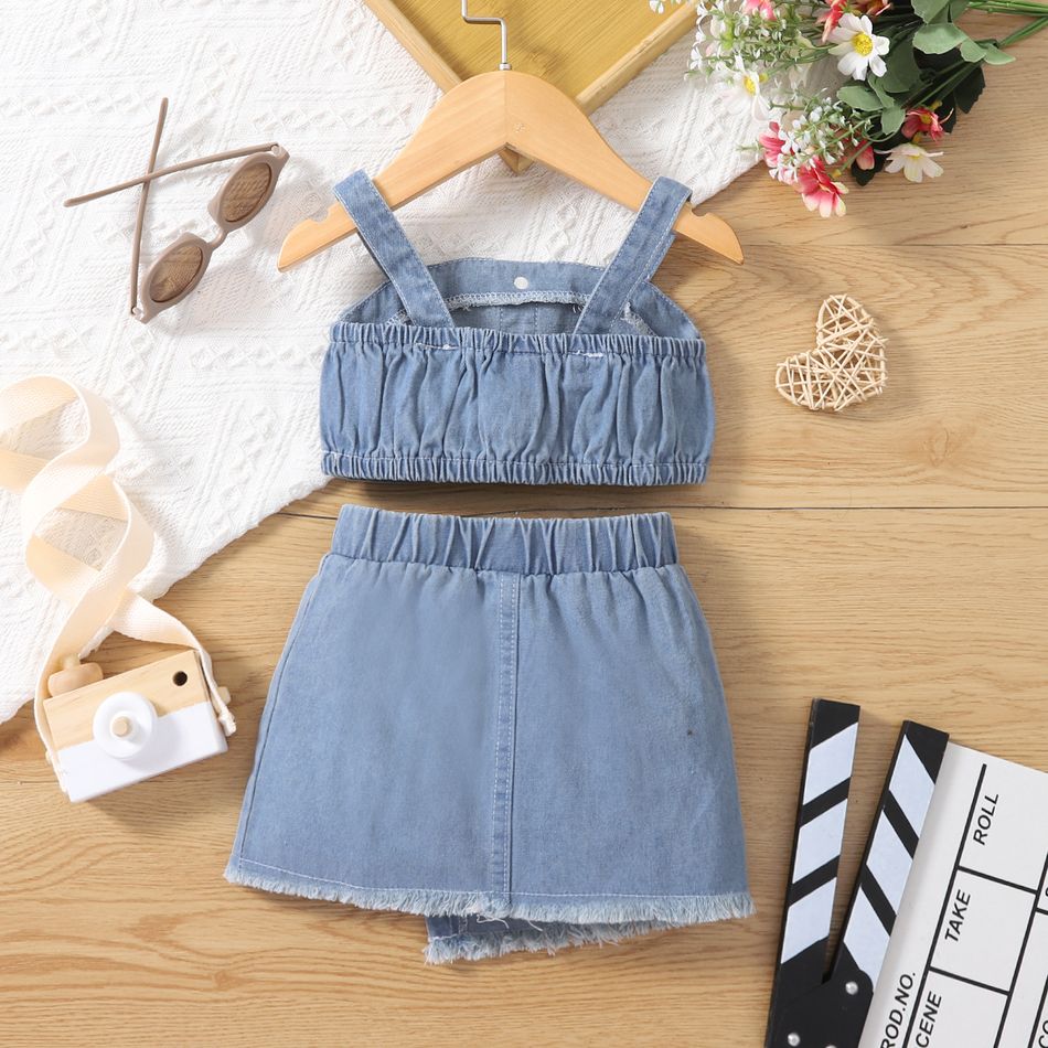 2pcs Baby Girl Button Front Denim Cami Top and Irregular Frayed Raw Trim Skirt Set Light Blue big image 2