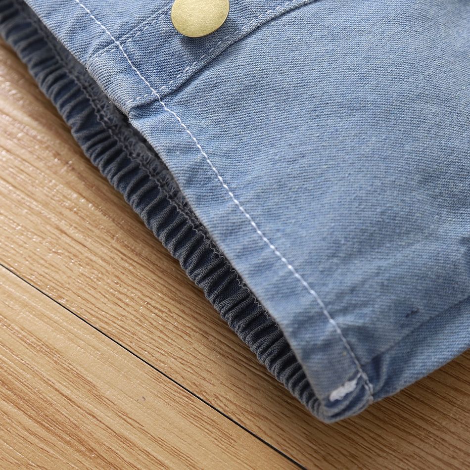 2pcs Baby Girl Button Front Denim Cami Top and Irregular Frayed Raw Trim Skirt Set Light Blue big image 4