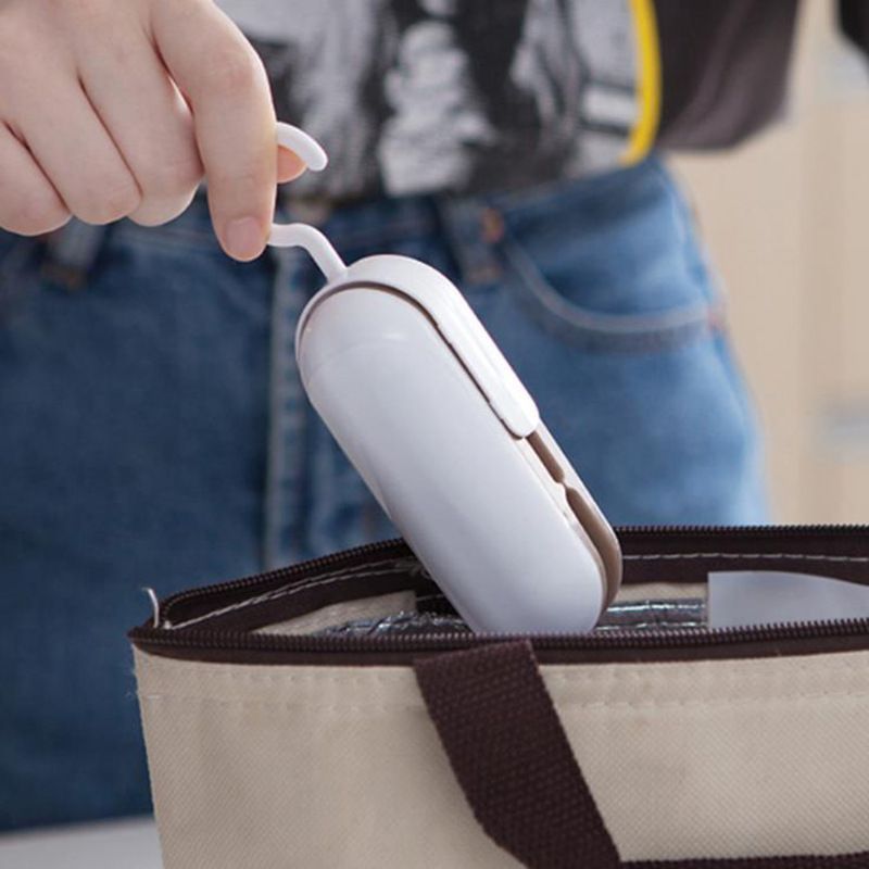 mini sigillatrice portatile portatile da viaggio per uso domestico termosaldatrice a pressione manuale per la conservazione di sacchetti di snack per alimenti Bianco big image 2