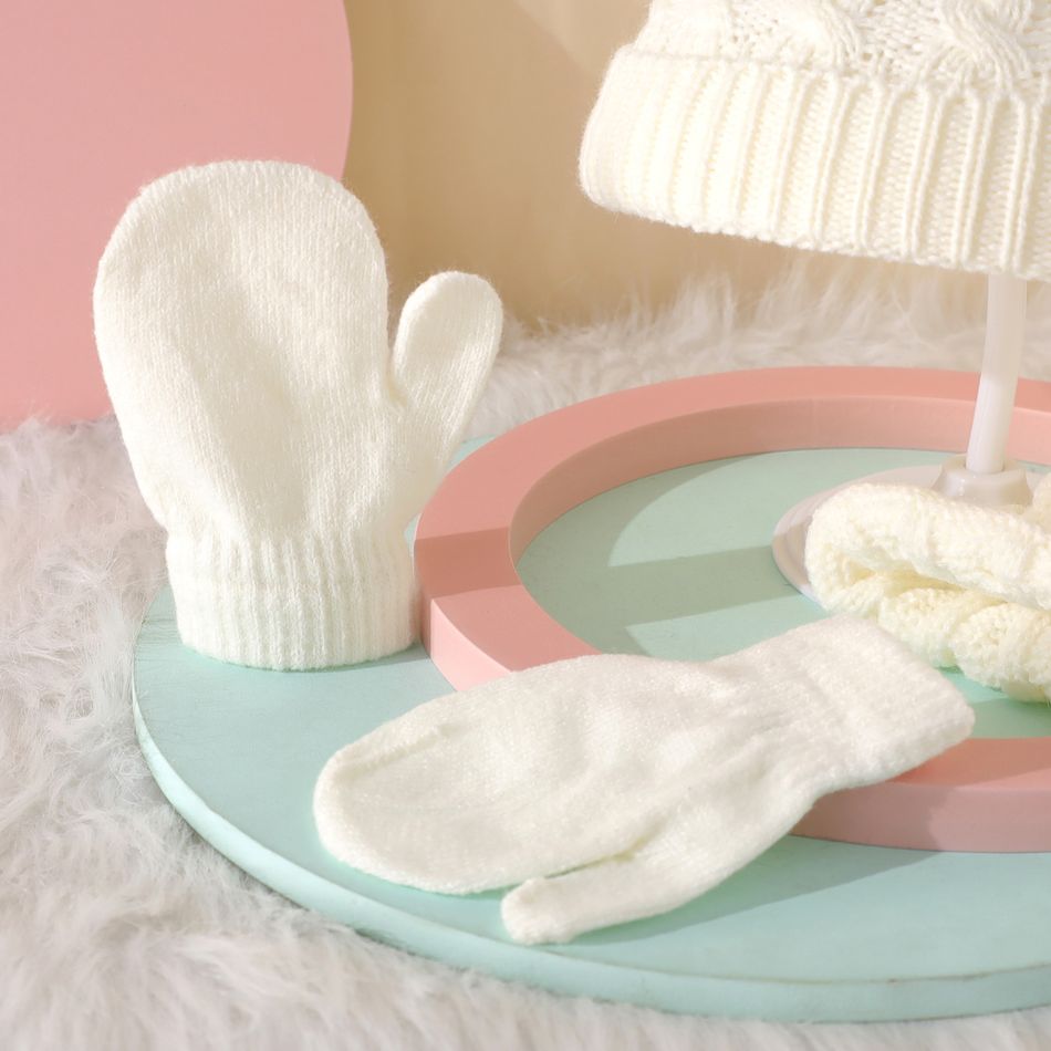 3er-Pack Baby- / Kleinkinder-Pompon-Dekor in reiner Farbe Zopfstrick-Mütze und Schal und Fäustlinge Set weiß