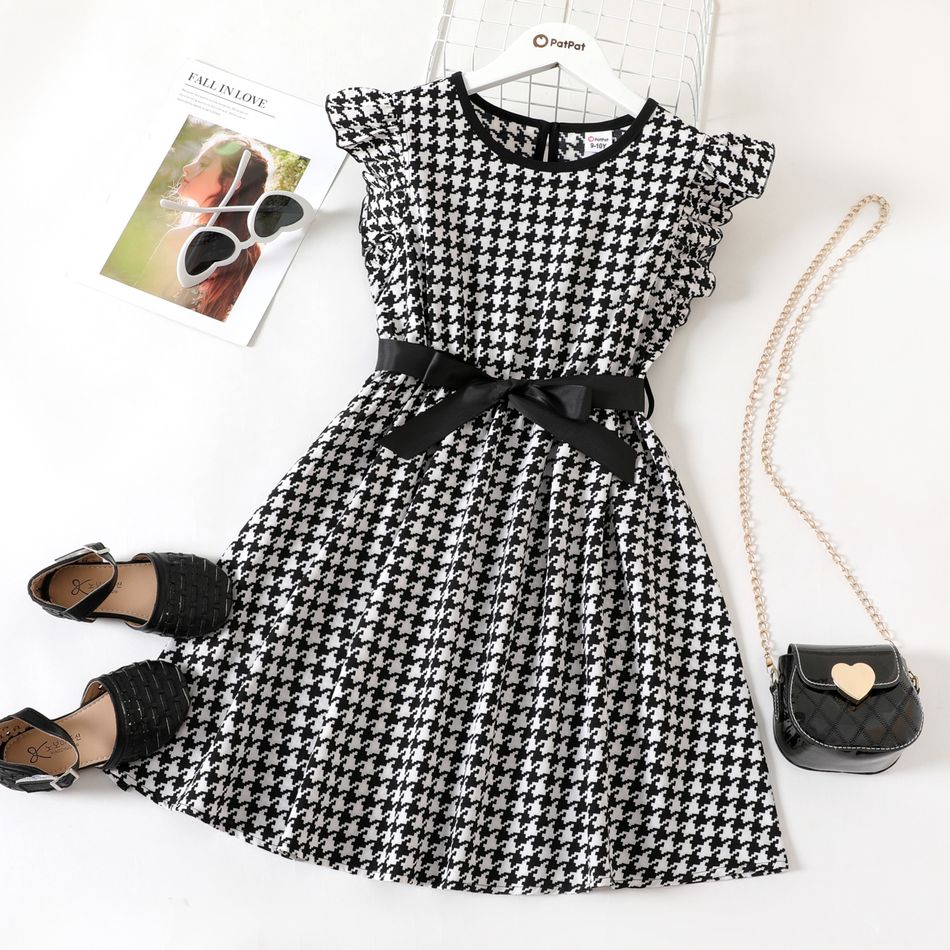 Kleid für Mädchen mit Hahnentrittmuster und flatternden Ärmeln schwarz