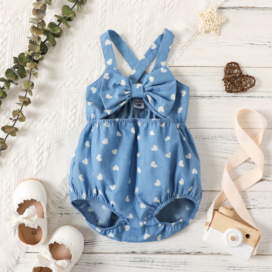 Baby Girl All Over Love Heart Print Imitation Denim Bowknot Hollow out Sleeveless Romper Light Blue big image 1