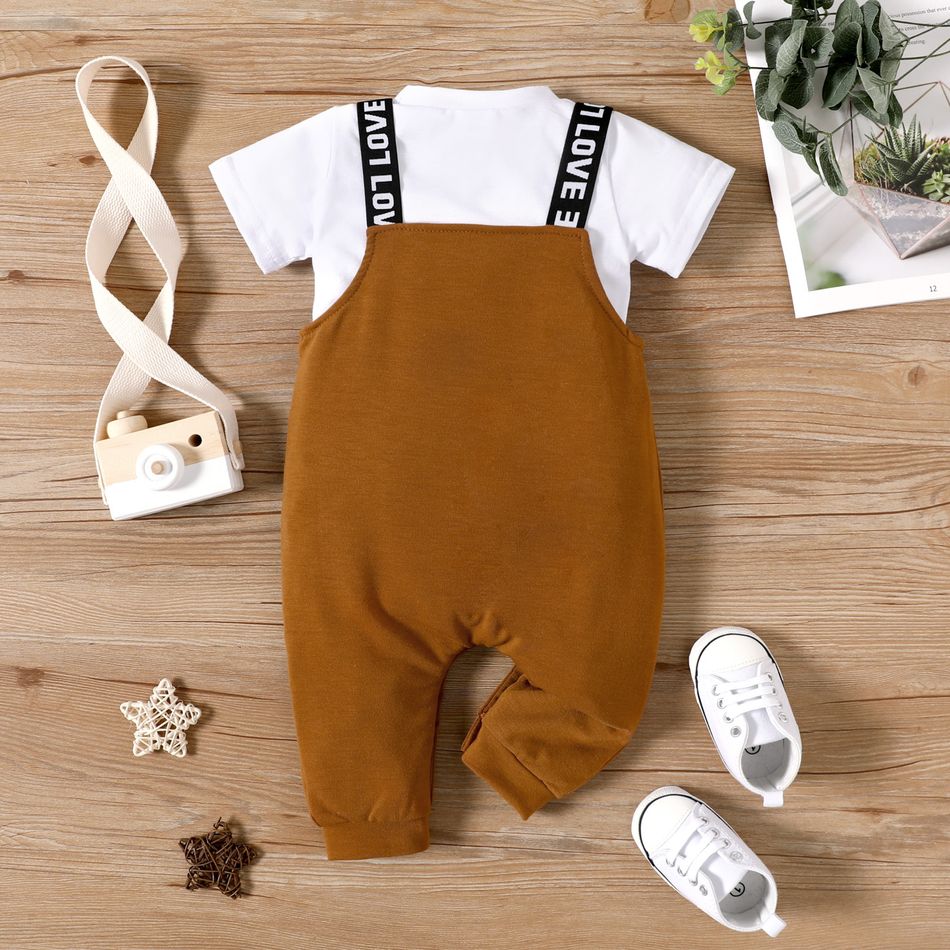 2pcs Baby Boy/Girl Solid Short-sleeve Romper and Letter Print Overalls Set Brown big image 2