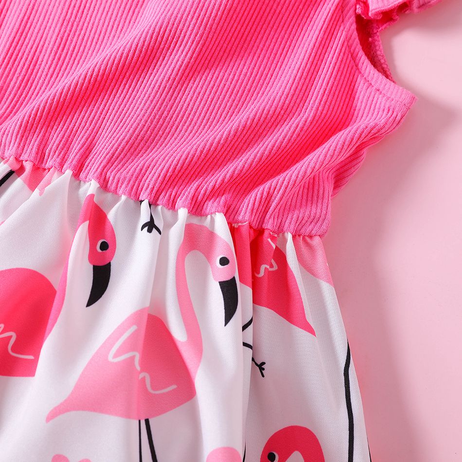 فستان بتصميم فلامنغو مضلع ومزين بكشكشة على شكل طائر صغير للفتيات الصغيرات بأكمام رفرفة خوخ