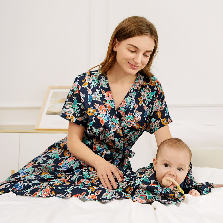Mommy and Me 100% Cotton Allover Floral Print Short-sleeve Robe and Swaddle Set royalblue big image 8