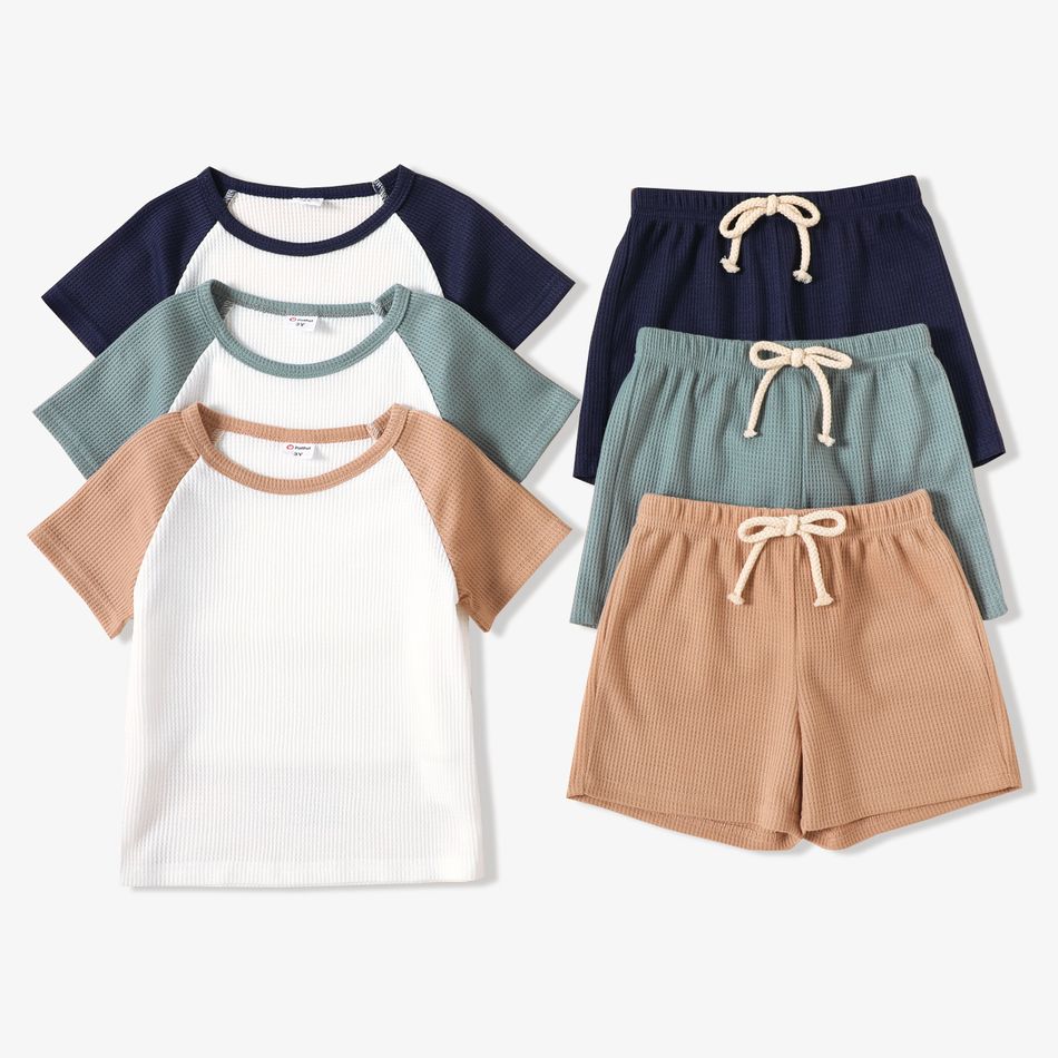 2-piece Toddler Boy Waffle Colorblock Raglan Sleeve Tee and Solid Color Shorts Set Brown big image 2
