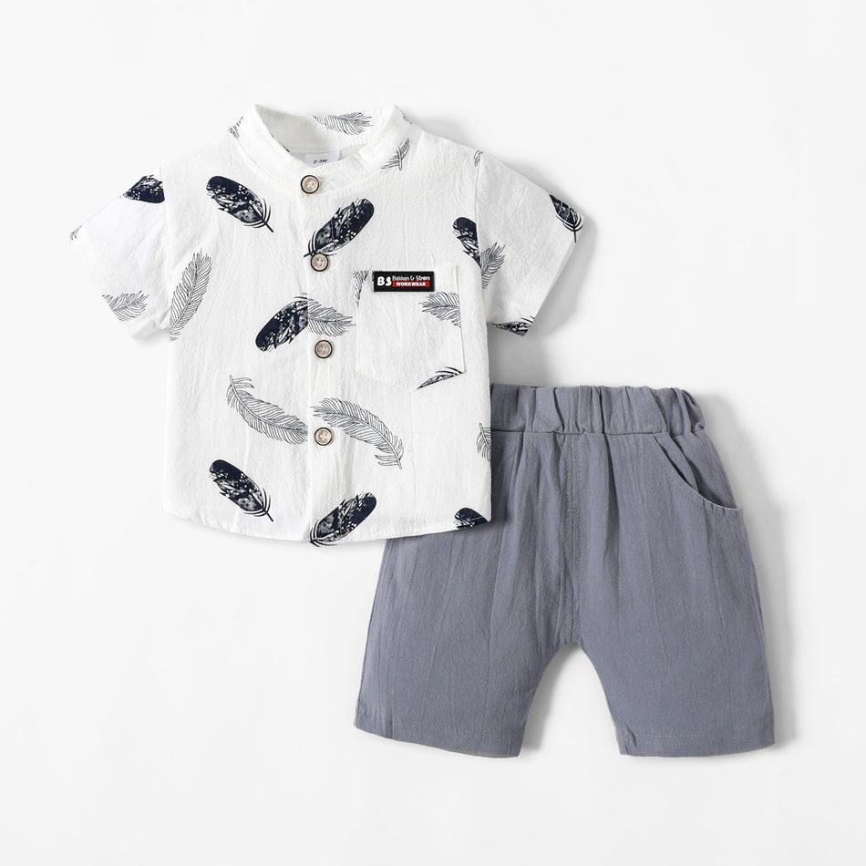 2 pezzi baby boy 95% cotone a maniche corte all over stampa piuma camicia button up e pantaloncini solidi set Bianco