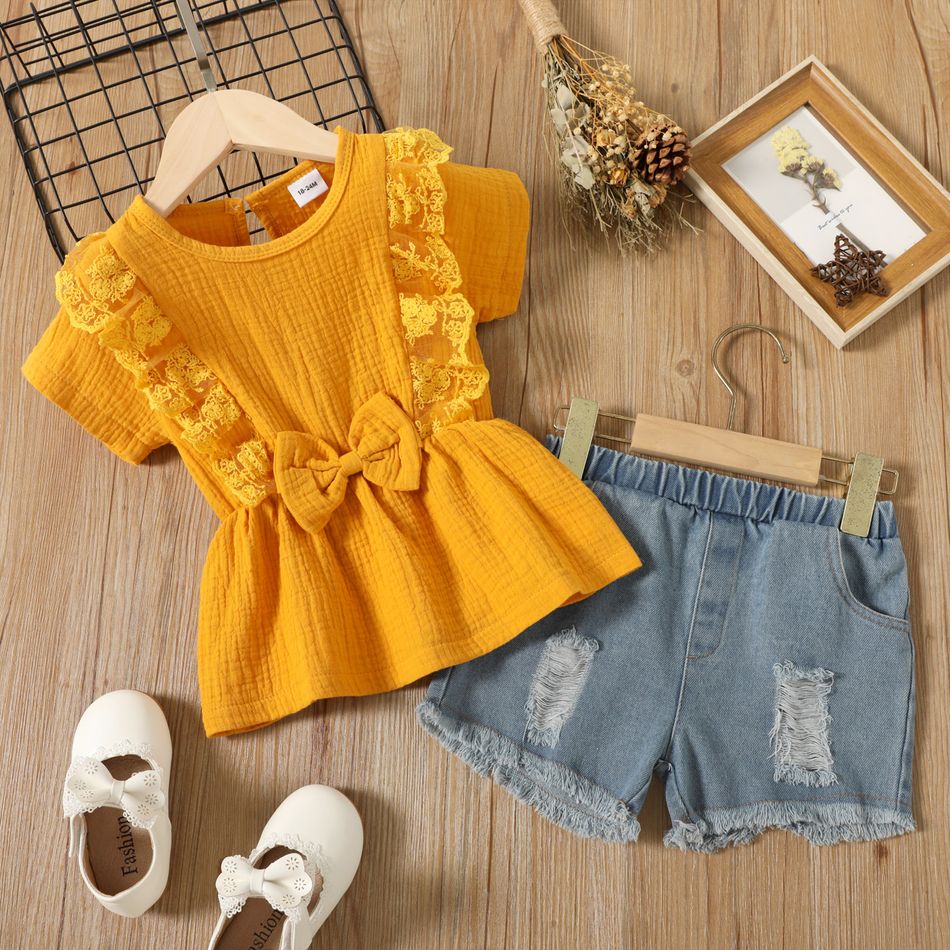 2pcs Toddler Girl Ruffled Lace Bowknot Design Peplum Ginger Tee and Ripped Denim Shorts Set Ginger