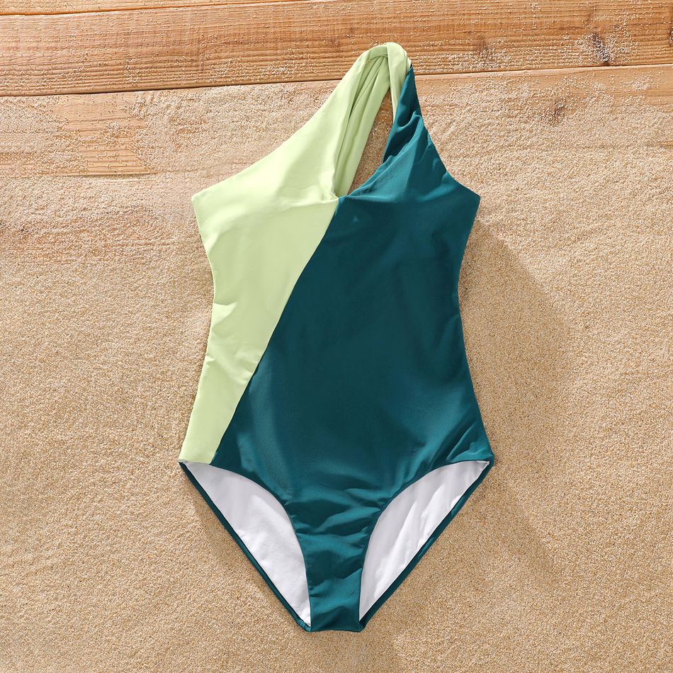 ملابس سباحة بكتف واحد من قطعة واحدة مطابقة للعائلة وسروال سباحة مخطط أخضر مسود big image 4