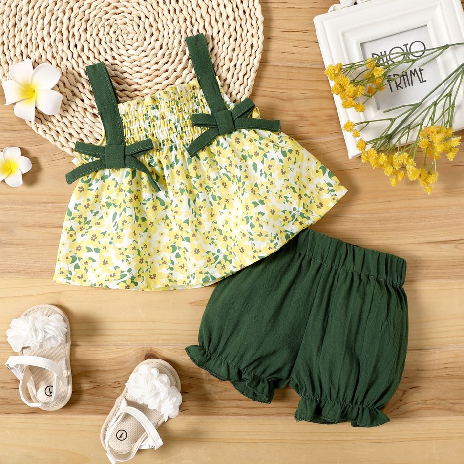 2pcs Baby Girl Floral Print Spaghetti Strap Smocked Top and Solid Bloomers Shorts Set Yellow