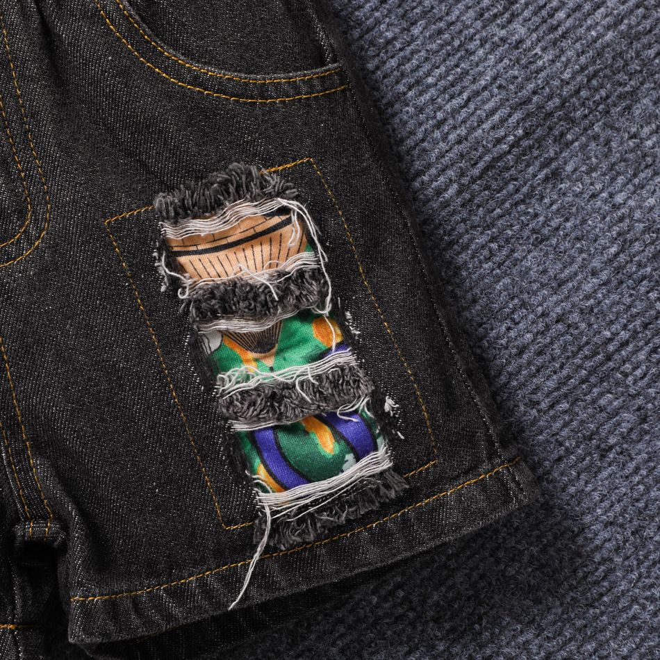 2pcs Toddler Boy Playful Ripped Denim Shorts and Letter Painting Print Tee Set Multi-color big image 6