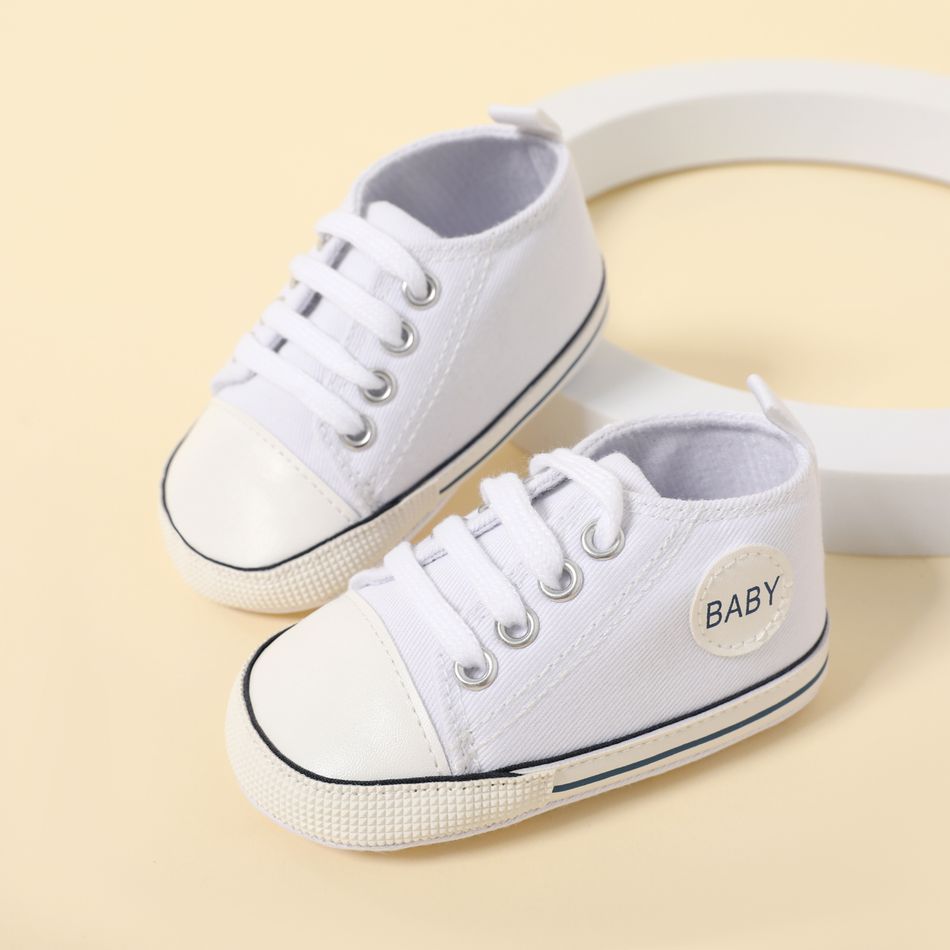 Sapatos pré-andar sólidos gráficos de letras para bebês/crianças Branco