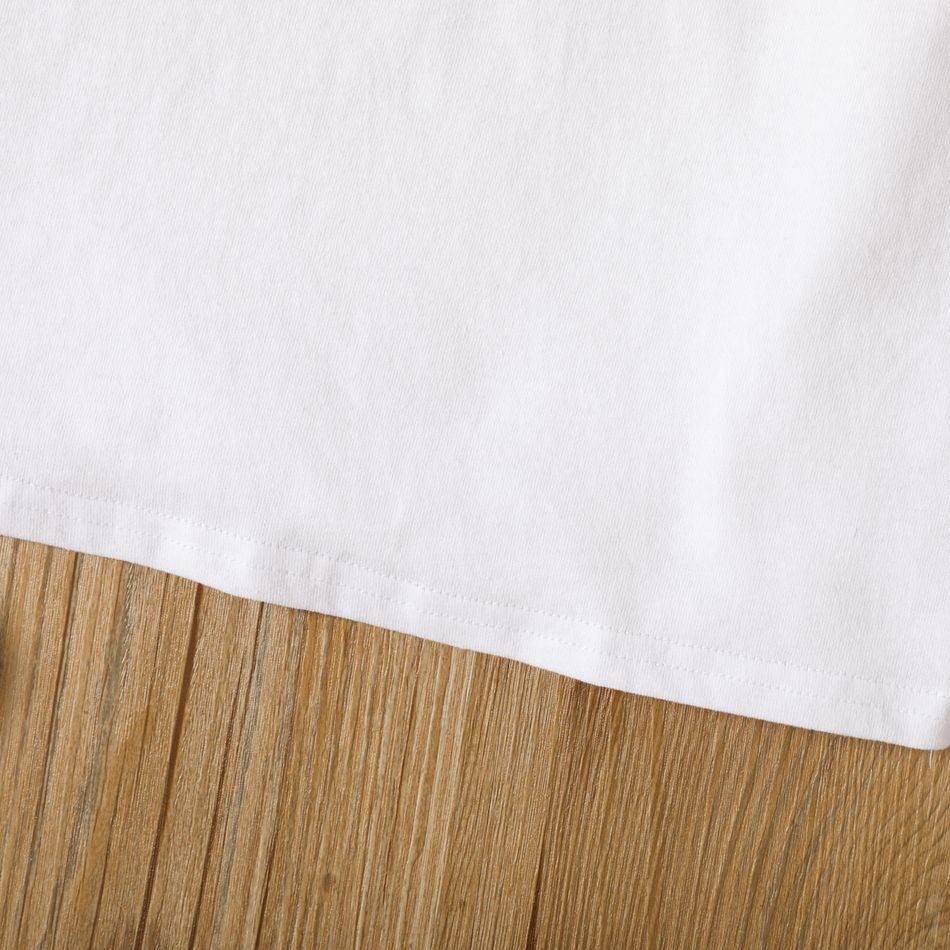 فستان تي شيرت أبيض بأكمام قصيرة مطبوع عليه حروف من القطن 100٪ للفتيات الصغيرات أبيض big image 5
