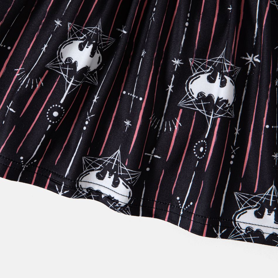 Batman 2pcs Toddler Girl Flutter-sleeve/Ruffled Short-sleeve Tee and Bowknot Design Suspender/ Paperbag Skirt Set Black big image 3