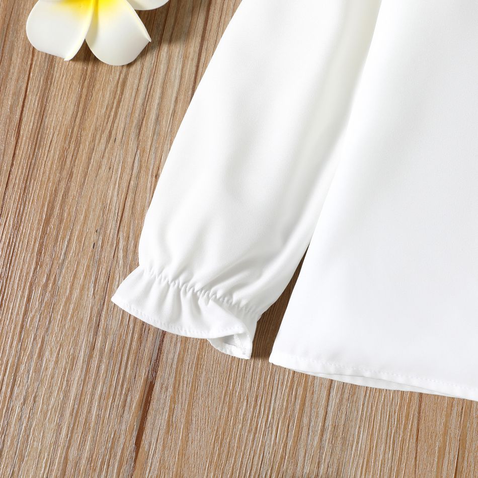 2 قطع طفل فتاة bowknot تصميم كشكش الياقة طويلة الأكمام بلوزة بيضاء ومجموعة تنورة منقوشة أبيض big image 4