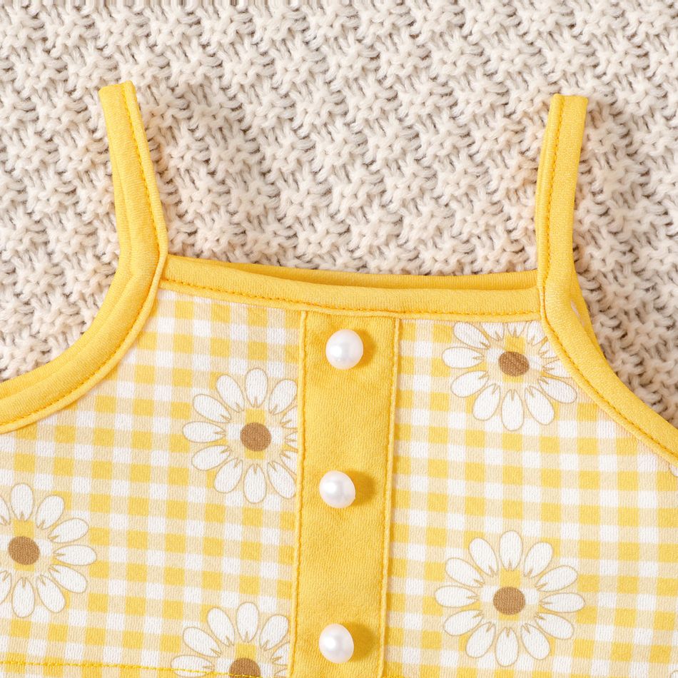 2pcs Baby Girl Pearl Button Detail Allover Daisy Print Gingham Cami Top and Skirt Set Yellow big image 3