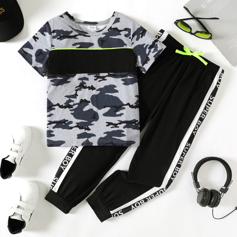 2pcs Kid Boy Camouflage Print Colorblock Short-sleeve Tee and Letter Print Pants Set MiddleAsh