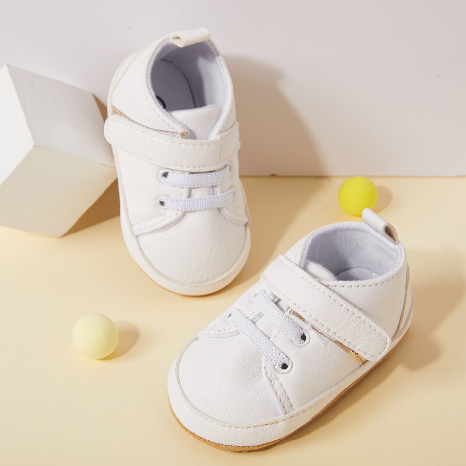 طفل / طفل صغير تفاصيل الرسوم البيانية حذاء أبيض prewalker أبيض