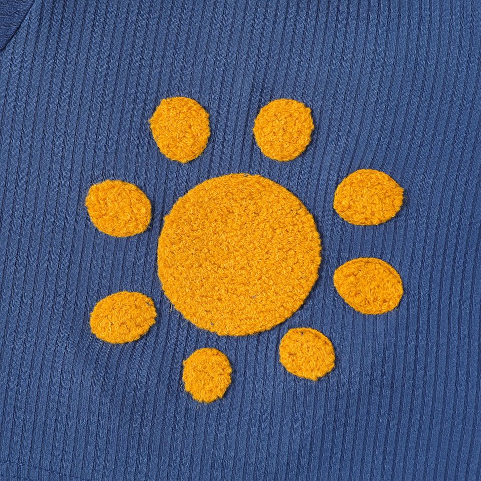 طقم تي شيرت وسراويل قصيرة مطرزة بالشمس للأطفال من قطعتين أزرق big image 4
