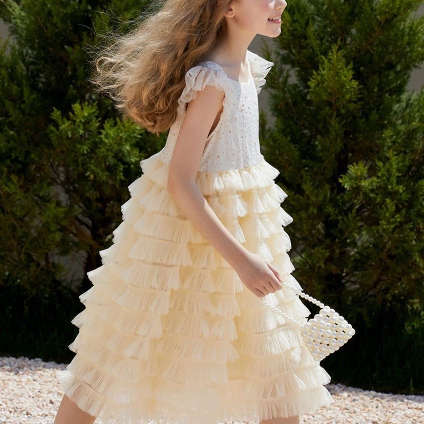 فستان توتو للفتيات الصغيرات بتصميم لامع حلو بطبقات شبكية بأكمام رفرفة للحفلات اللون البيج big image 3