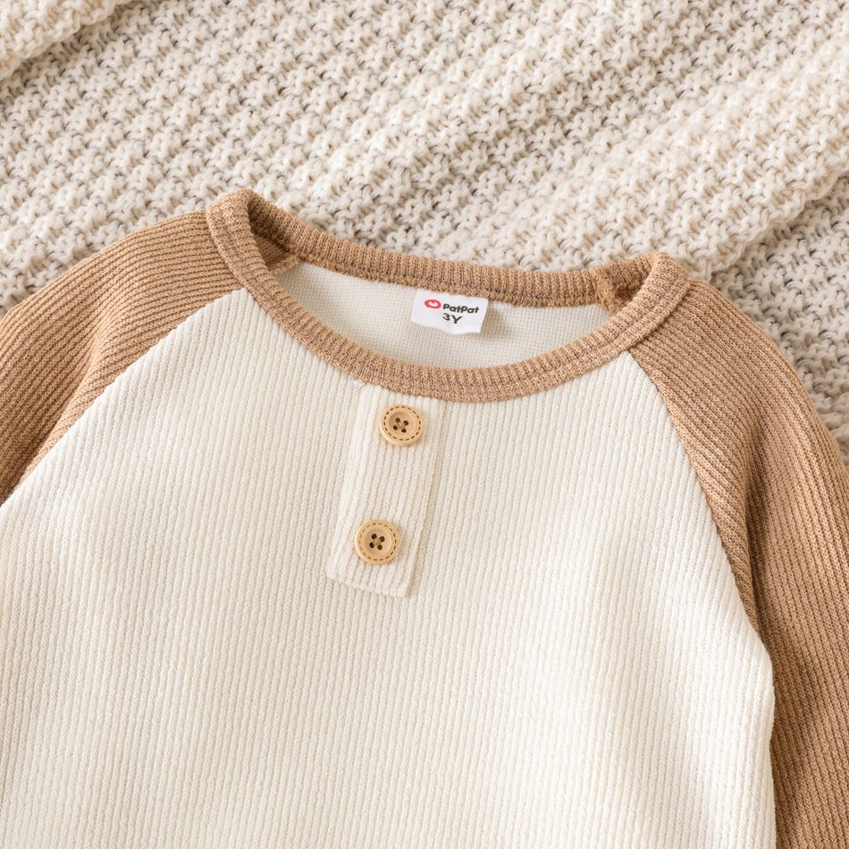 2pcs Toddler Boy Colorblock Raglan Sleeve Pullover Sweatshirt and Elasticized Pants Set Khaki big image 4